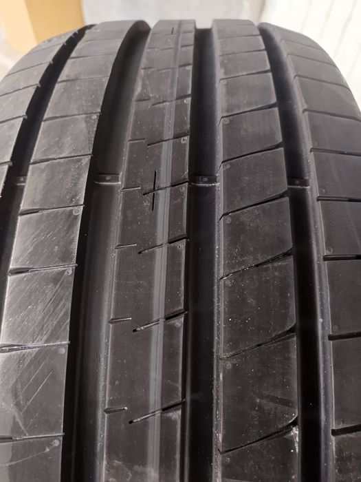 Летни гуми Good Year EAGLE F1-235/50/19цола