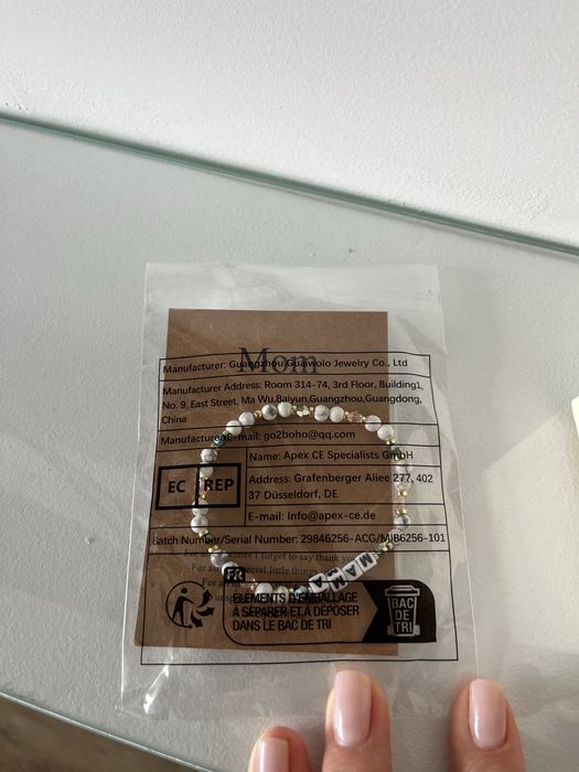 Подарък за мама / 8 ми март свещ във ворната на букет , гривна