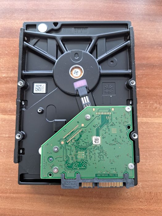 Vând HDD Seagate SkyHawk 4TB