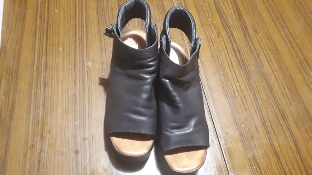 Черни дамски боти-сандали от естествена кожа