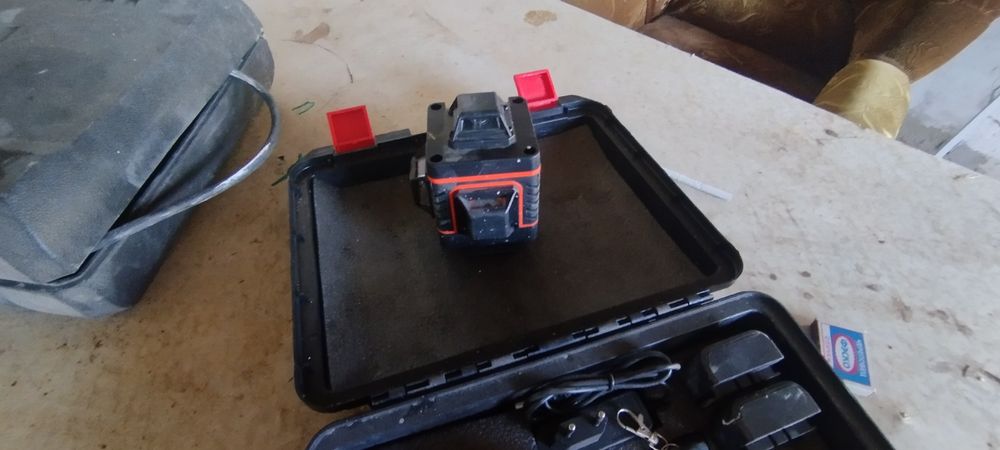 Лазерный уревен почти новый