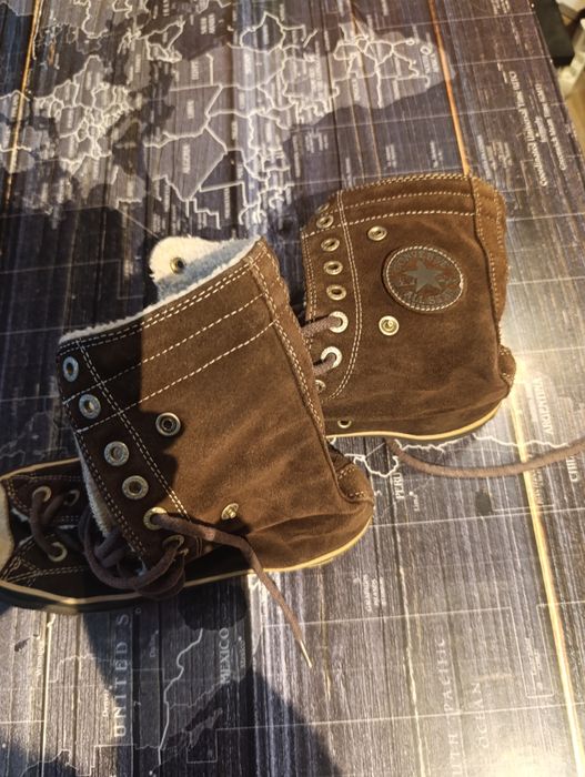 Високи, велурени кецове Converse с каракул отвътре, номер 40