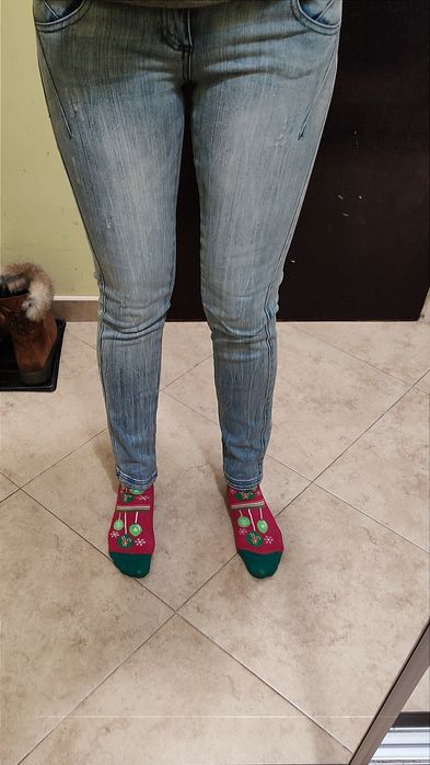 Няколко чифта дамски дънки и панталони