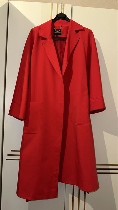 Тренч-плащь цвет красный