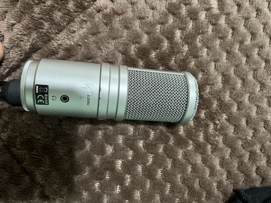 USB микрофон Superlux E205U със стойка