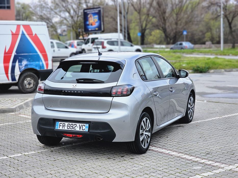 Peugeot 208 2020 година