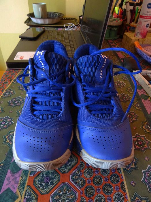 продавам маратонки under armour sc 3,номер 36,5 .