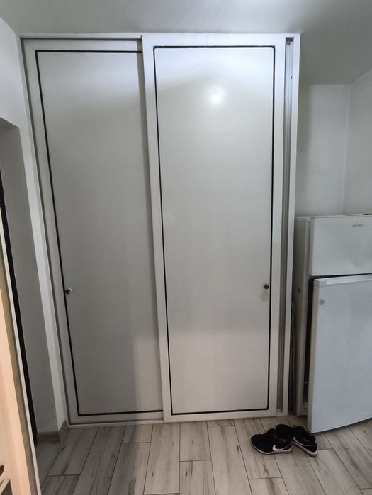 Vând garsonieră Mioveni,etaj intermediar, renovată total