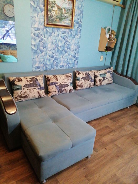 Диван угловой, с ящиками для хранения.