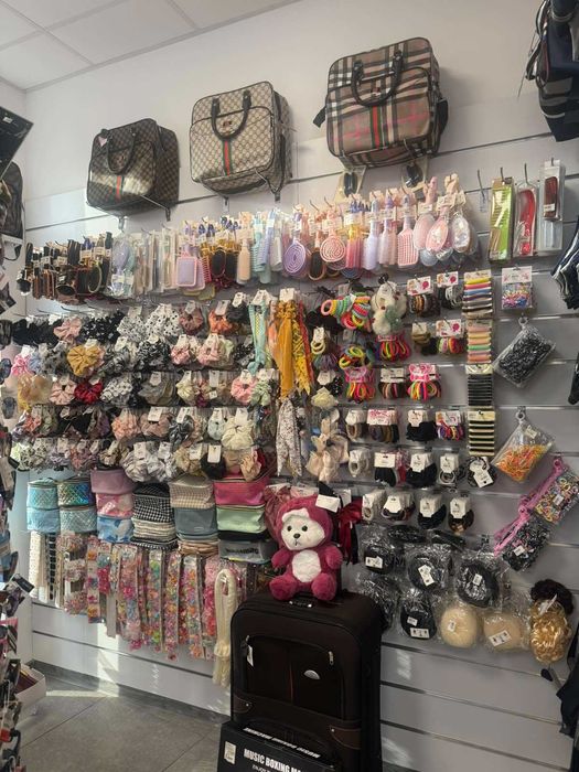 Стелажи търговско оборудване