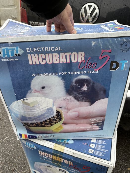 Incubator Cleo 5 DTh cu afișajul temp. și umiditate , apa din ext.
