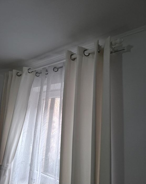 Galerie cu șină de perdea