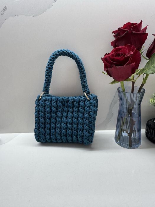 Мини плетена чантичка