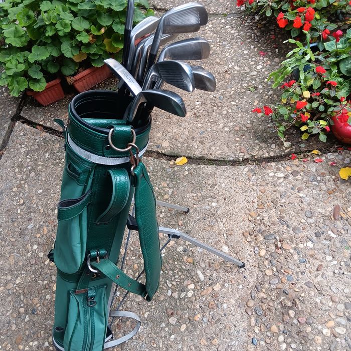 Две чанти със стикове за голф