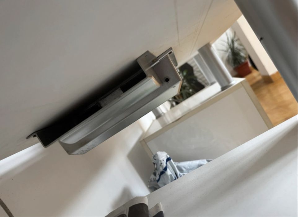 Birou cu aspirator pentru tehnician unghii