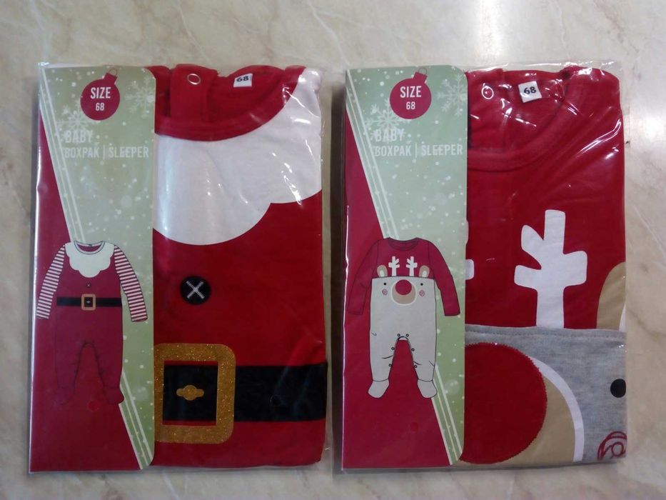 Бебешки Коледни лигавници и чорапки.