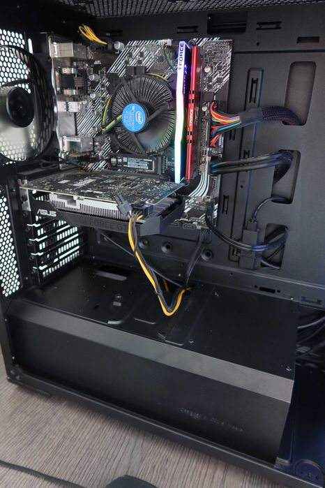 Геймърски компютър ASUS