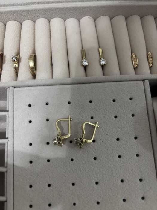 Золото/ Алтын сырға сатылады.