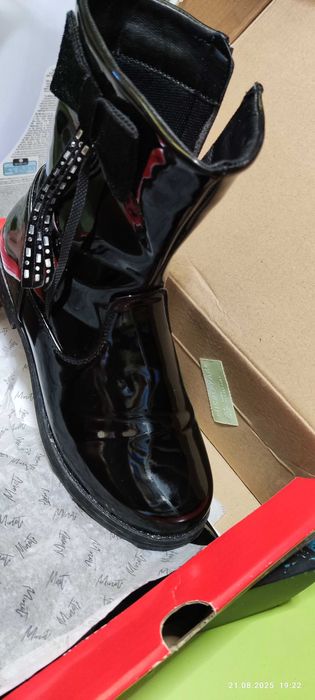 Детски боти. Напълно запазени