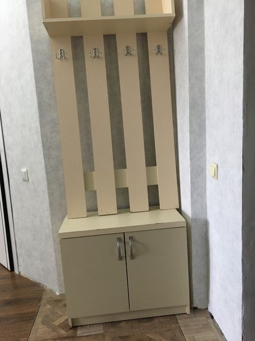 Продам вешалку с тумбой