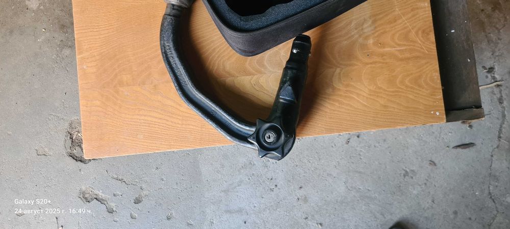 Теглич за Тесла Модел 3 Tesla Model 3