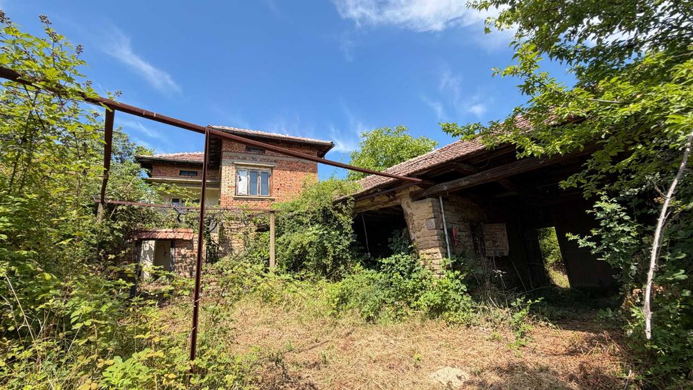 Продава се : Къща в село Буря