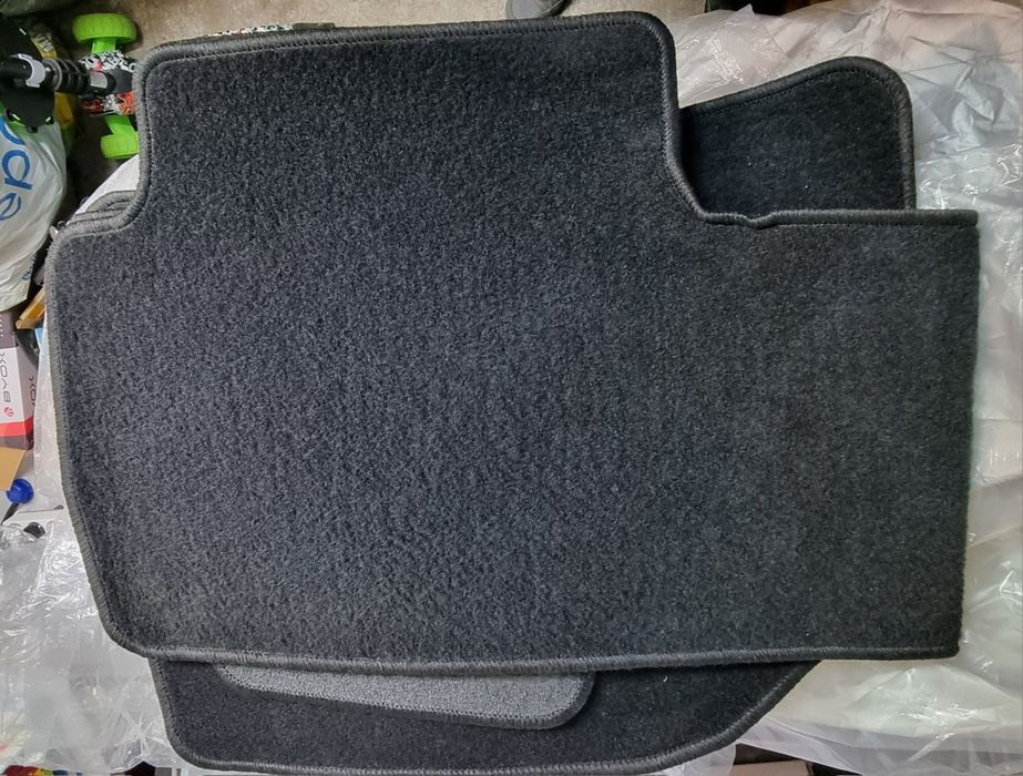 ОРИГИНАЛНИ текстилни стелки за Peugeot 5008