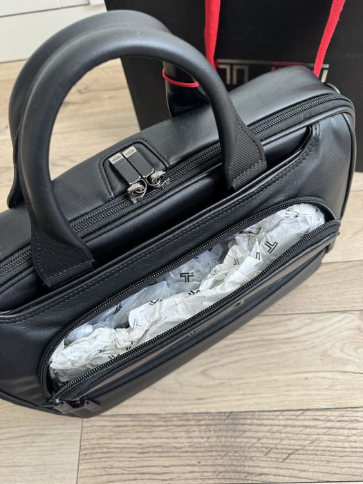 Продается новый кожаный портфель Tumi