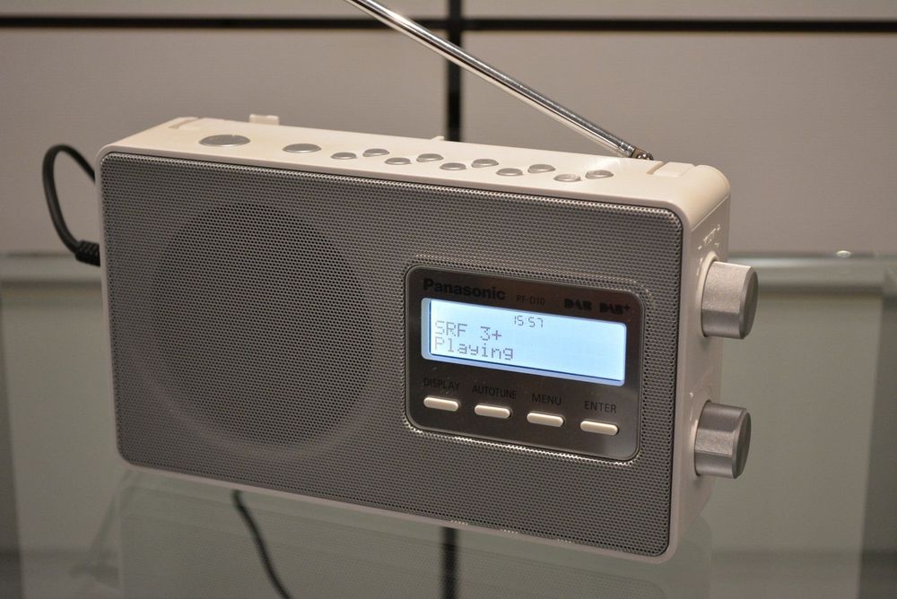 Radio digital portabil Panasonic RF-D10 cu receptie DAB +