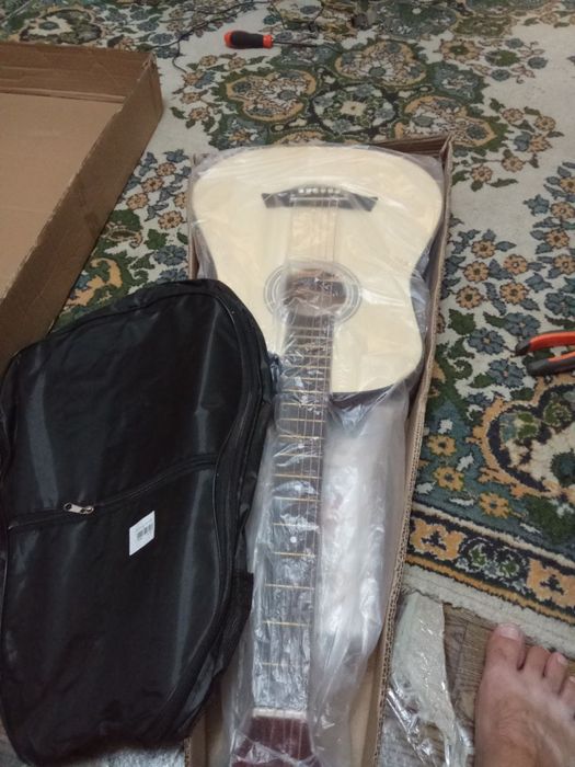 Продам гитару(новая)