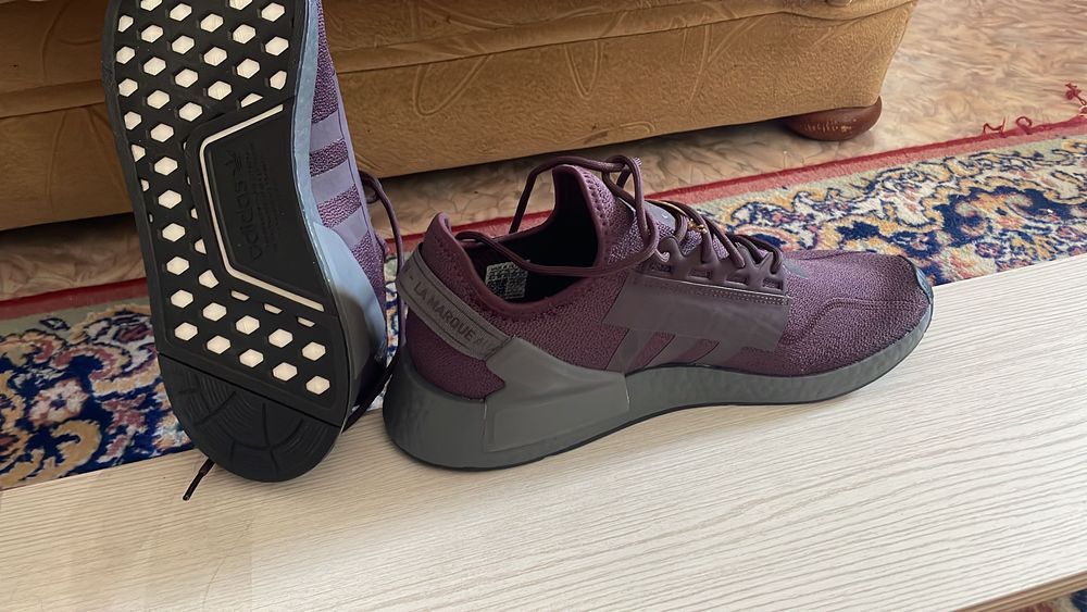 Продам кроссовки Adidas