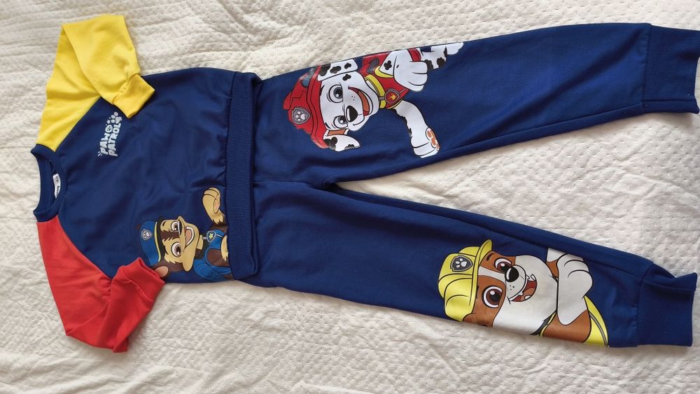 Лот спортни екипи за пролетта размер 128