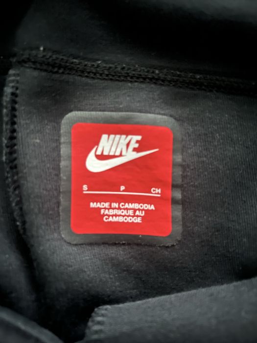 Vand pantaloni Nike tech