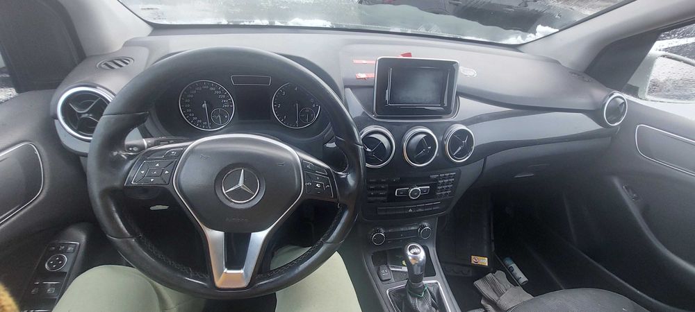 Mercedes-Benz B 180 B180CDI, Мерцедес Б180 на части!
Януари 2014