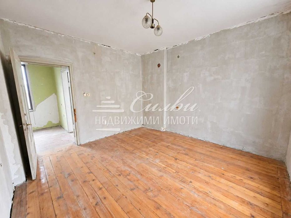 Продава се Етаж от къща в Шумен, Център - 81 кв.м за 1297 €/кв.м - Снимка #1