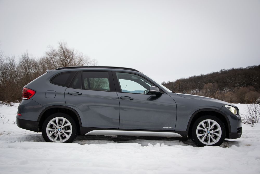 Roti: jante originale BMW X1 E84 style 318 7.5J ET34 + anvelope iarna 225 50 R17 XL