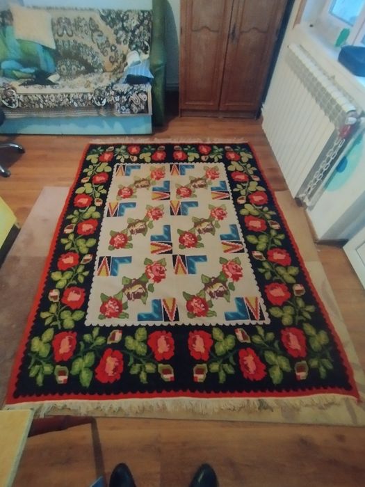 Vând covor lana traditional