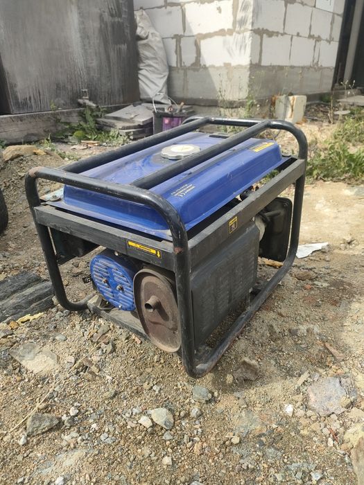 Бензиновый генератор