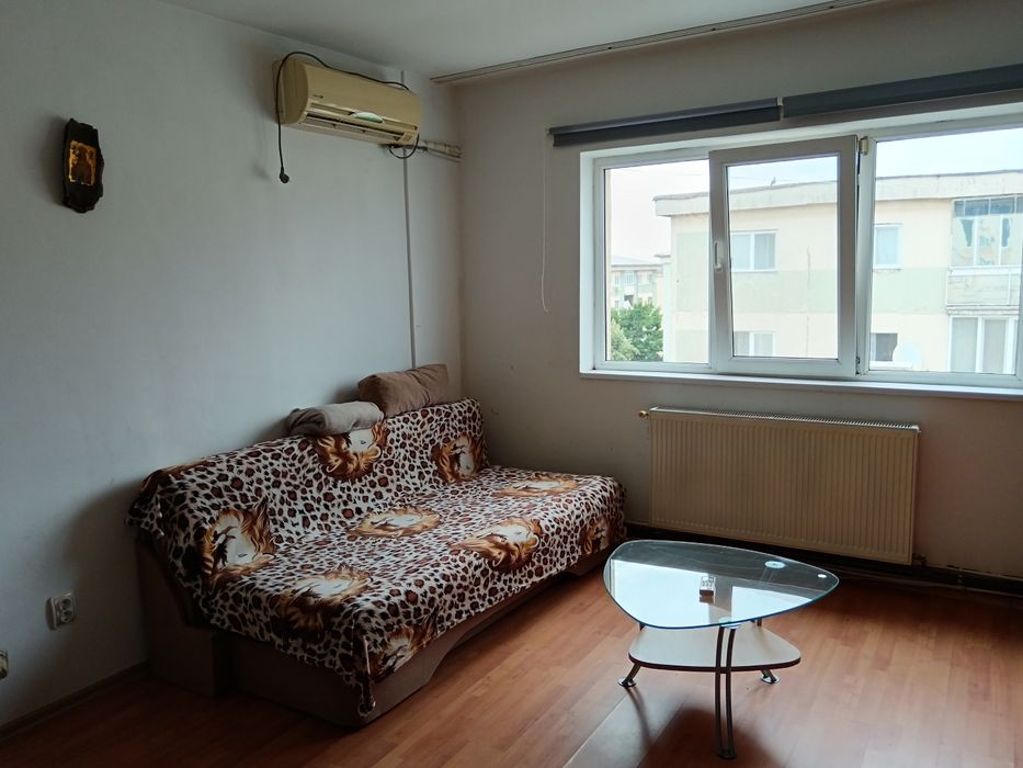 Închiriez garsoniera