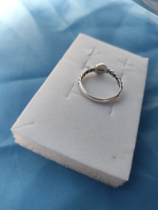 Сребърен регулируем пръстен с черен камък