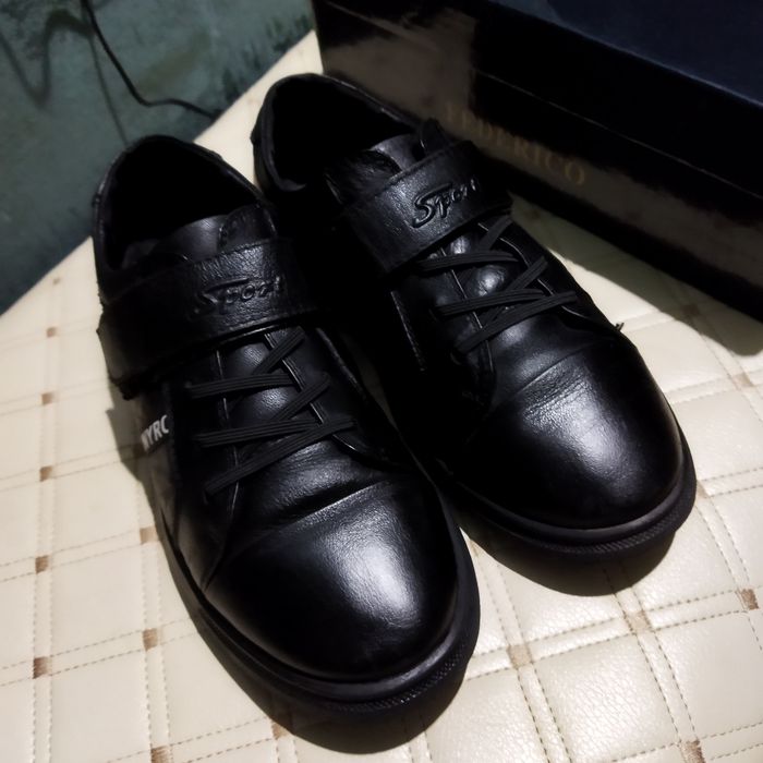 Продам школьные туфли Турция