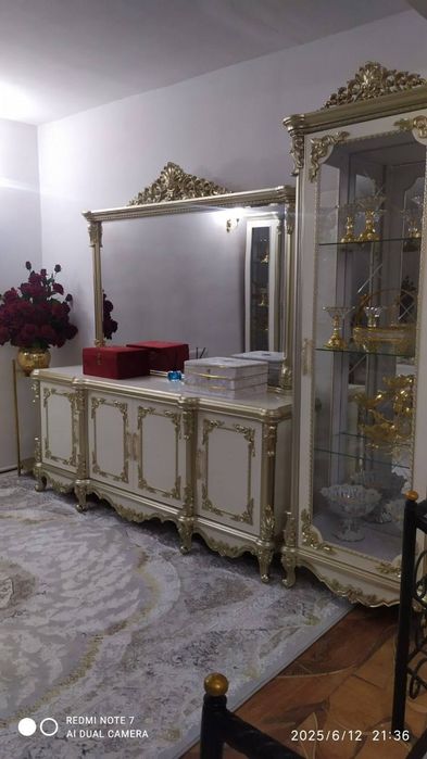 Срочно продам Камод+ зеркало+2 пенала,мягкая, спальный гарнитур.