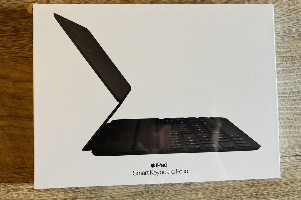Husa iPad tableta 11 inch Smart Keyboard folio cu tastatura NOU-SIGILAT