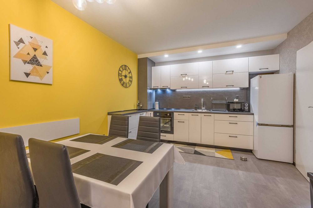 Дава се под наем Двустаен апартамент в Божурище - 58 кв.м за 715 € - Снимка #2