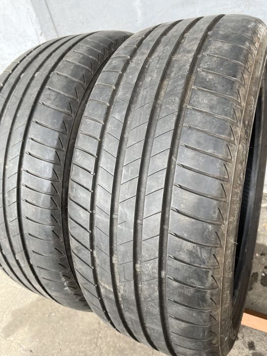 2 бр. летни гуми 235/45/18 Bridgestone DOT 1020 5 mm