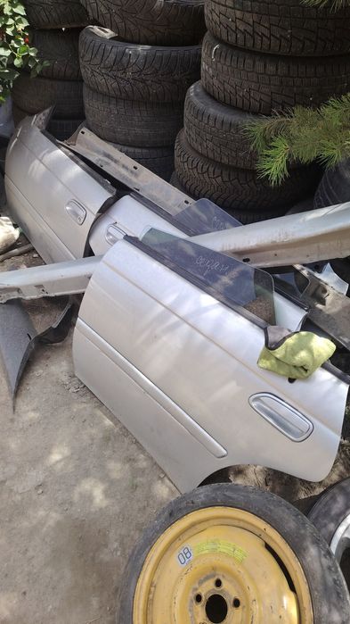 Дверь Субару легаси B3