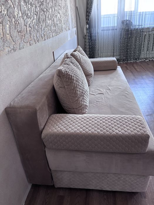 Диван простой удобный