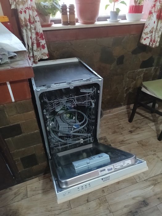 Vând mașină de spălat vase.
