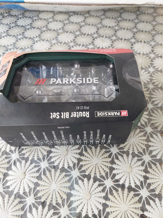 Vând trusa de freze pt. lemn noua cu diferite modele de freze