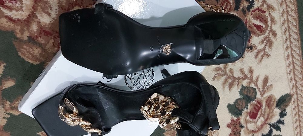 Продам  босоножки